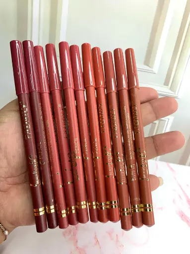 LAPIZ LABIAL DE COLORES FUERTES 